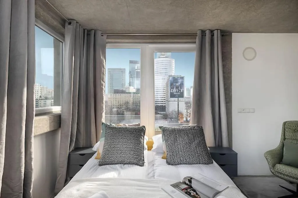 아파트 New Central Skyline Penthouse 바르샤바